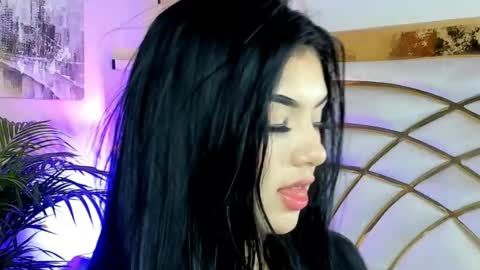 Snapshot of scarlet__hill chatting on 01-24-25, 04:37 scarlet hill online show from 01-24-25, 04:37