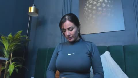 Scarlet Edwars online show from 11-11-25, 08:31