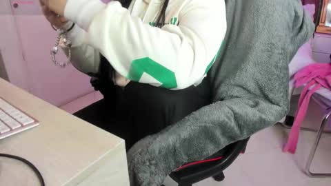 Snapshot of scarlet_miller_1 chatting on 09-23-25, 12:08 Celeste online show from 09-23-25, 12:08