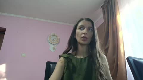 Snapshot of scarlet_rosse chatting on 05-31-26, 04:25 Scarlet online show from 05-31-26, 04:25