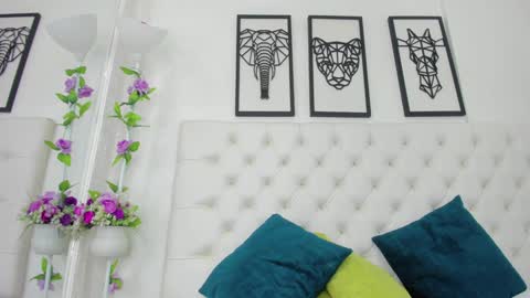 Snapshot of scarlet_stan22 chatting on 12-31-24, 02:14 Isa online show from 12-31-24, 02:14