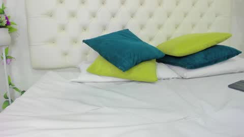 Snapshot of scarlet_stan22 chatting on 01-18-25, 01:51 Isa online show from 01-18-25, 01:51