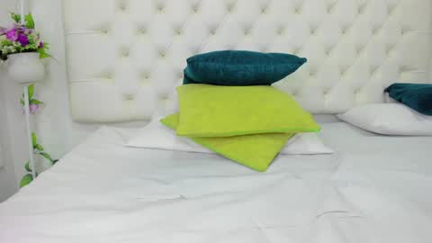 Snapshot of scarlet_stan22 chatting on 01-21-25, 01:32 Isa online show from 01-21-25, 01:32