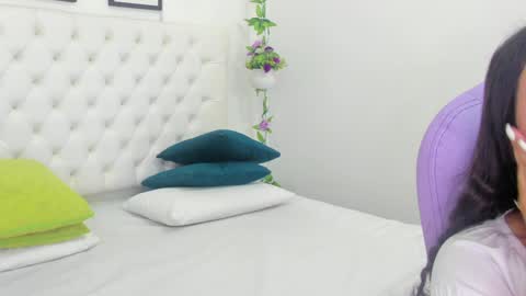 Snapshot of scarlet_stan22 chatting on 01-24-25, 11:04 Isa online show from 01-24-25, 11:04