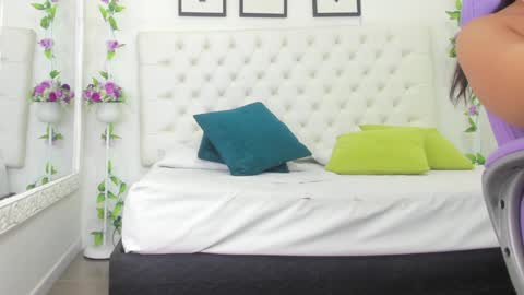 Snapshot of scarlet_stan22 chatting on 01-25-25, 11:02 Isa online show from 01-25-25, 11:02