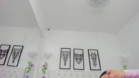 Snapshot of scarlet_stan22 chatting on 01-31-25, 11:13 Isa online show from 01-31-25, 11:13