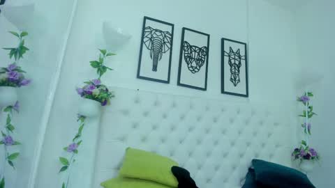 Snapshot of scarlet_stan22 chatting on 02-12-25, 11:07 Isa online show from 02-12-25, 11:07