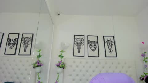 Snapshot of scarlet_stan22 chatting on 02-13-25, 10:55 Isa online show from 02-13-25, 10:55