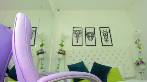 Snapshot of scarlet_stan22 chatting on 02-15-25, 02:11 Isa online show from 02-15-25, 02:11