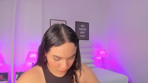 Snapshot of scarlet_stan22 chatting on 02-17-25, 01:32 Isa online show from 02-17-25, 01:32