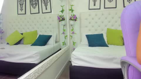 Snapshot of scarlet_stan22 chatting on 03-08-25, 11:05 Isa online show from 03-08-25, 11:05