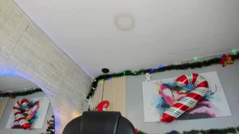 Scarlet online show from 12-20-25, 07:43