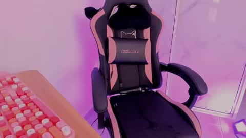 Scarlet online show from 04-01-26, 01:41