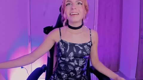 Snapshot of scarletblaze_ chatting on 06-10-26, 02:12 Scarlet online show from 06-10-26, 02:12