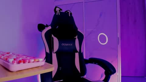 Snapshot of scarletblaze_ chatting on 06-23-26, 03:59 Scarlet online show from 06-23-26, 03:59