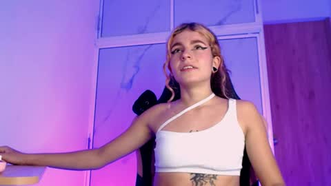 Snapshot of scarletblaze_ chatting on 07-16-26, 02:28 Scarlet online show from 07-16-26, 02:28