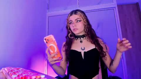 Snapshot of scarletblaze_ chatting on 08-05-26, 03:31 Scarlet online show from 08-05-26, 03:31