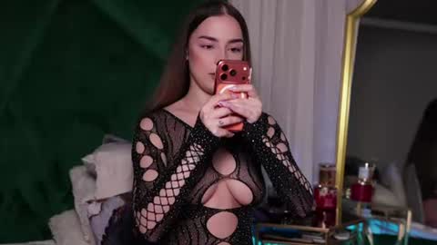Snapshot of scarletcolesx chatting on 06-17-26, 10:00 scarletcolesx online show from 06-17-26, 10:00