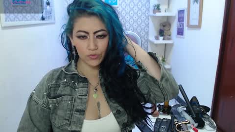 Snapshot of scarleth_bluee chatting on 01-17-25, 03:23 Scarleth online show from 01-17-25, 03:23