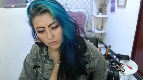 Snapshot of scarleth_bluee chatting on 01-17-25, 09:28 Scarleth online show from 01-17-25, 09:28