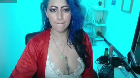 Snapshot of scarleth_bluee chatting on 03-05-25, 09:05 Scarleth online show from 03-05-25, 09:05