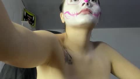 Snapshot of scarleth_owens1 chatting on 10-24-25, 02:30    online show from 10-24-25, 02:30