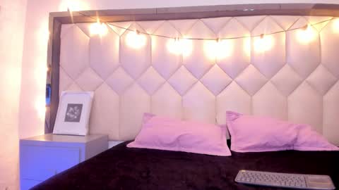 scarlethbigbug online show from 02-11-26, 11:37