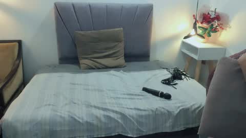 Snapshot of scarlethoot_ chatting on 05-29-26, 05:11 S C A R L E T online show from 05-29-26, 05:11