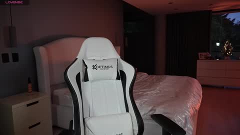 juli online show from 12-02-25, 10:38