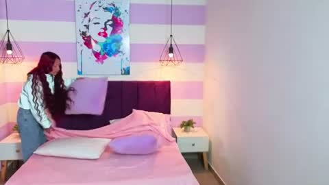 Snapshot of scarlett__bell chatting on 07-17-26, 12:01 Scarlett online show from 07-17-26, 12:01