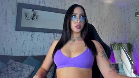 Snapshot of scarlett_buttock chatting on 03-18-26, 05:38 Scarlett online show from 03-18-26, 05:38