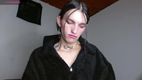 Snapshot of scarlett_crastrawberry chatting on 04-24-26, 01:41 scarlet online show from 04-24-26, 01:41