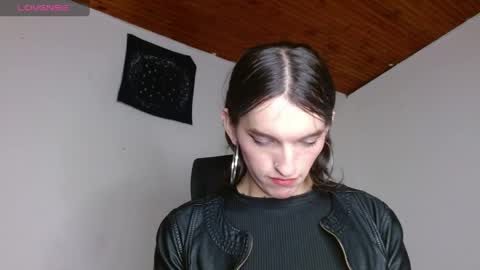 Snapshot of scarlett_crastrawberry chatting on 04-25-26, 04:59 scarlet online show from 04-25-26, 04:59