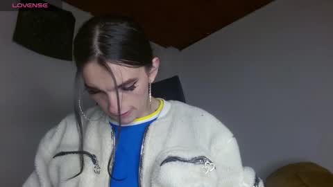 Snapshot of scarlett_crastrawberry chatting on 05-06-26, 02:19 scarlet online show from 05-06-26, 02:19