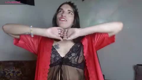 Snapshot of scarlett_crastrawberry chatting on 06-11-26, 10:35 scarlet online show from 06-11-26, 10:35