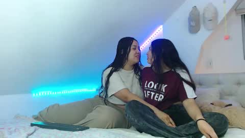 Snapshot of scarlett_evance chatting on 09-25-25, 10:08 Scarlett and Jazmin online show from 09-25-25, 10:08