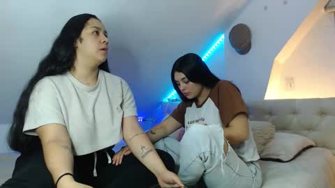 Snapshot of scarlett_evance chatting on 10-19-25, 08:59 Scarlett and Jazmin online show from 10-19-25, 08:59