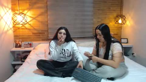 Scarlett and Jazmin online show from 11-24-25, 10:15