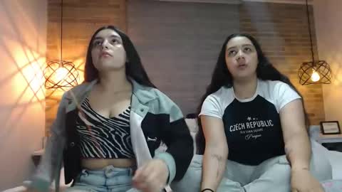 Scarlett and Jazmin online show from 12-01-25, 10:09