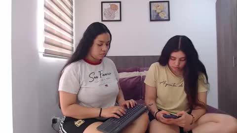 Scarlett and Jazmin online show from 02-11-26, 07:52