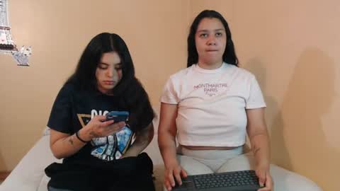 Snapshot of scarlett_evance chatting on 07-10-26, 09:01 Scarlett and Jazmin online show from 07-10-26, 09:01