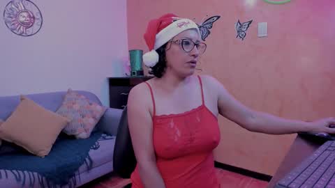 Scarlett sax online show from 12-19-25, 06:04