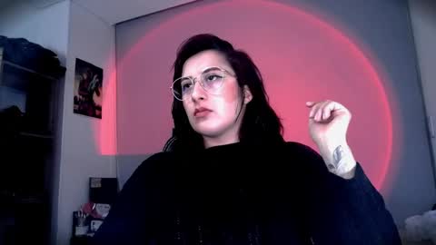 Snapshot of scarlett_sen chatting on 05-12-26, 02:25 Mistress Scarlett online show from 05-12-26, 02:25