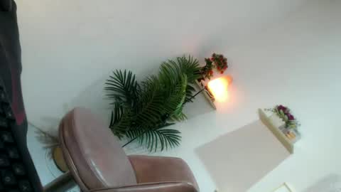 Snapshot of scarlett_sofia69 chatting on 07-06-26, 10:12 online show from 07-06-26, 10:12