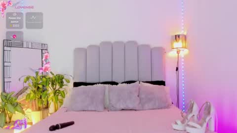 Snapshot of scarlett_steelee chatting on 06-15-26, 11:07 Scarlett Steelee Independent Model online show from 06-15-26, 11:07