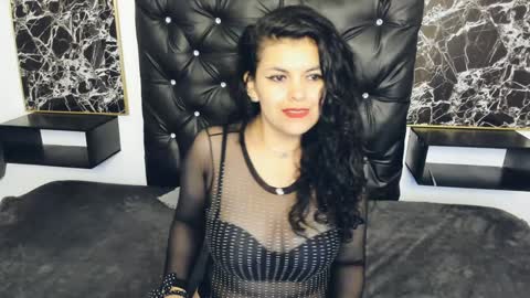 Snapshot of scarlett_w0lf chatting on 12-19-24, 02:46 Scarlett online show from 12-19-24, 02:46