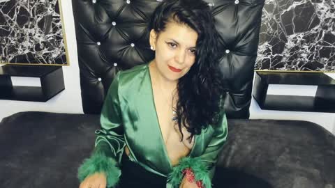 Snapshot of scarlett_w0lf chatting on 12-20-24, 03:00 Scarlett online show from 12-20-24, 03:00