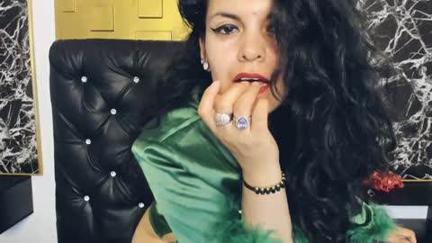 Snapshot of scarlett_w0lf chatting on 12-20-24, 09:06 Scarlett online show from 12-20-24, 09:06