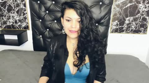 Snapshot of scarlett_w0lf chatting on 01-23-25, 03:43 Scarlett online show from 01-23-25, 03:43