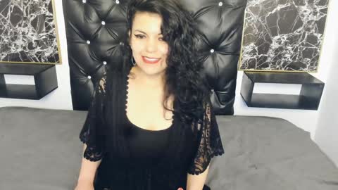 Snapshot of scarlett_w0lf chatting on 01-28-25, 03:57 Scarlett online show from 01-28-25, 03:57